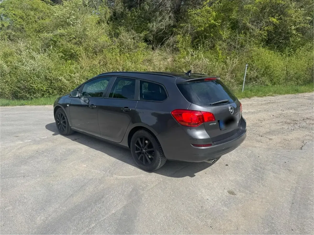 Gebraucht Opel Astra 120 PS (88 kW) 2012 Grau Kombi