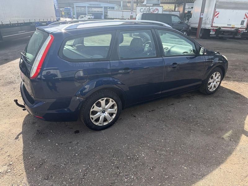 Gebraucht Ford Focus Ambiente 101 PS (74 kW) 2010 Blau Kombi