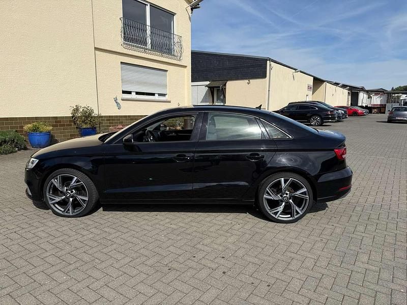 Gebraucht Audi A3 Sport 150 PS (110 kW) 2017 Brillantschwarz Limousine