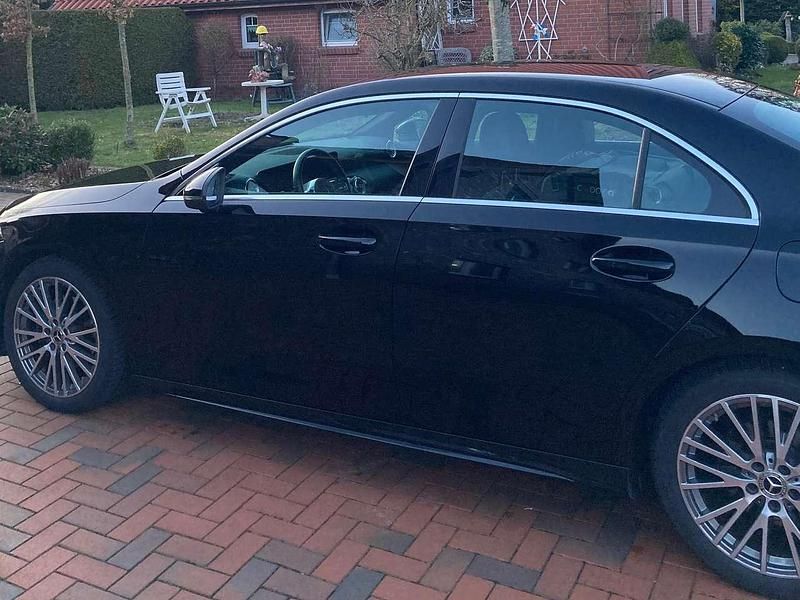 Gebraucht Mercedes A200 AMG line 163 PS (119 kW) 2021 Schwarz Limousine