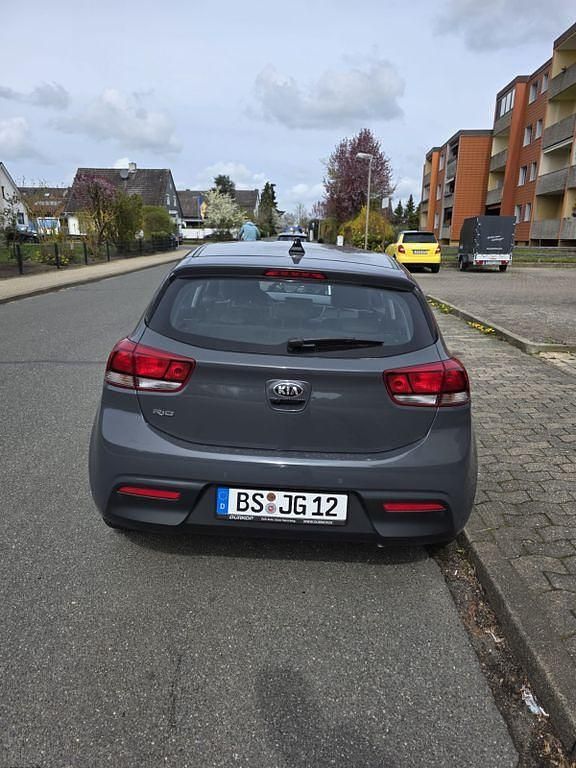 Gebraucht Kia Rio Vision 101 PS (74 kW) 2021 Grau Limousine
