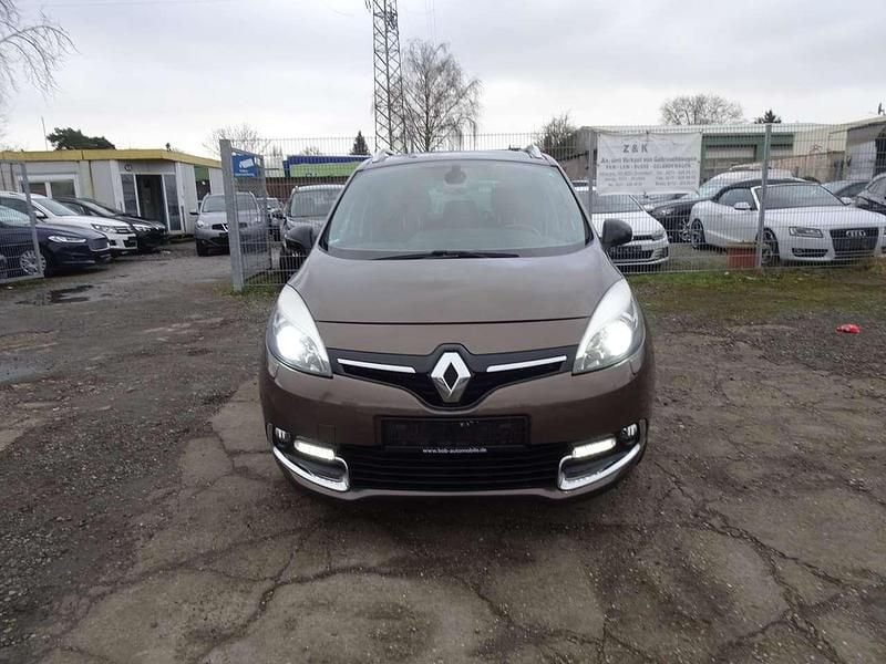 Mokkabraun Gebraucht 2014 Renault Scénic III Bose Edition Van / Kleinbus | 6.500 € (Guter Preis) - Bild 1/4