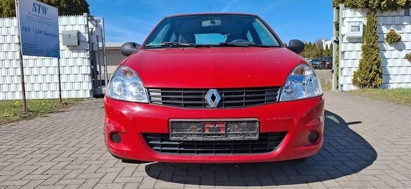 Używany Renault Clio II Campus 58 KM (42 kW) 2011 Czerwony Hatchback