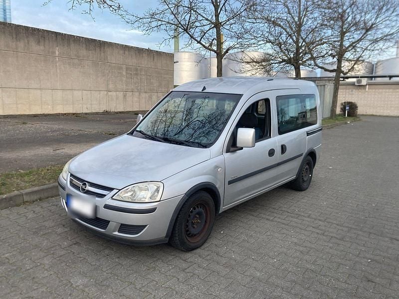 Gebraucht Opel Combo 90 PS (66 kW) 2005 Silber Van / Kleinbus