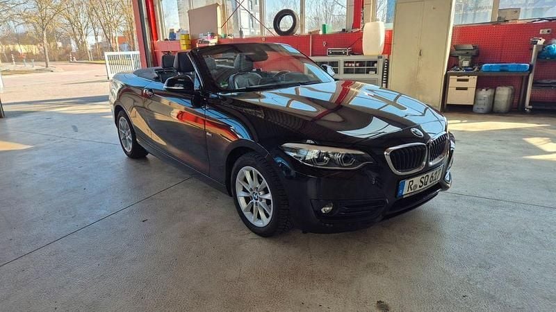 Gebraucht BMW 220 Sport Line 184 PS (135 kW) 2018 Schwarz Cabrio