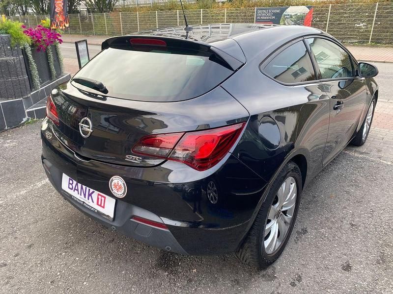 Gebraucht Opel Astra GTC Edition 101 PS (74 kW) 2011 Coupé