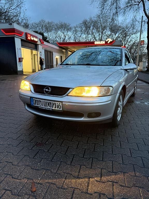 Gebraucht Opel Vectra 116 PS (85 kW) 1998 Silber Limousine
