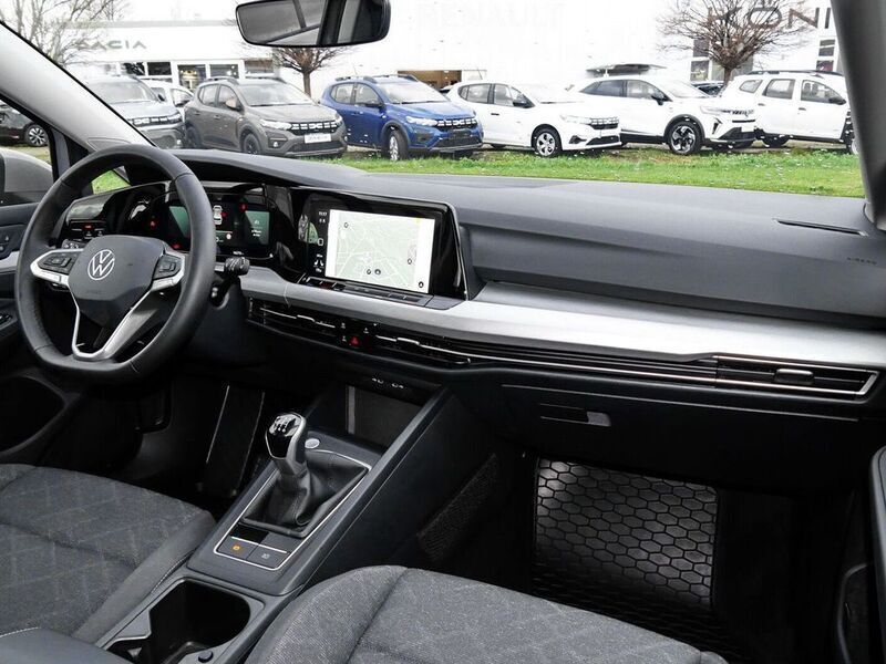 Gebraucht VW Golf VIII Life 131 PS (96 kW) 2023 Grau Limousine