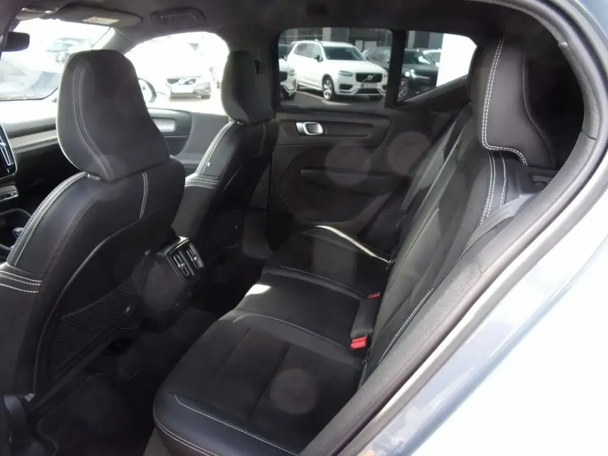 Gebraucht Volvo XC40 R-Design 163 PS (119 kW) 2022 Grau SUV