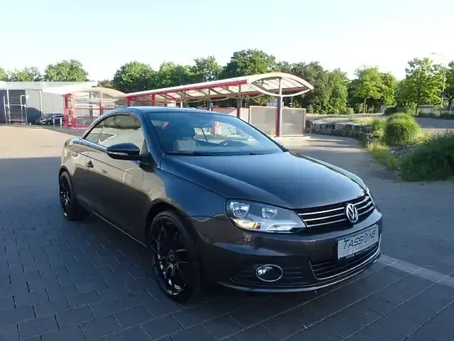 Gebraucht VW Eos Exclusive 160 PS (117 kW) 2011 Braun Cabrio
