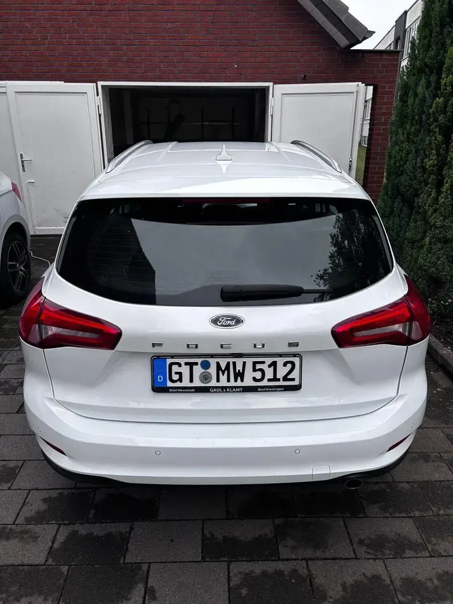 Gebraucht Ford Focus Cool & Connect 125 PS (91 kW) 2018 Weiß Kombi