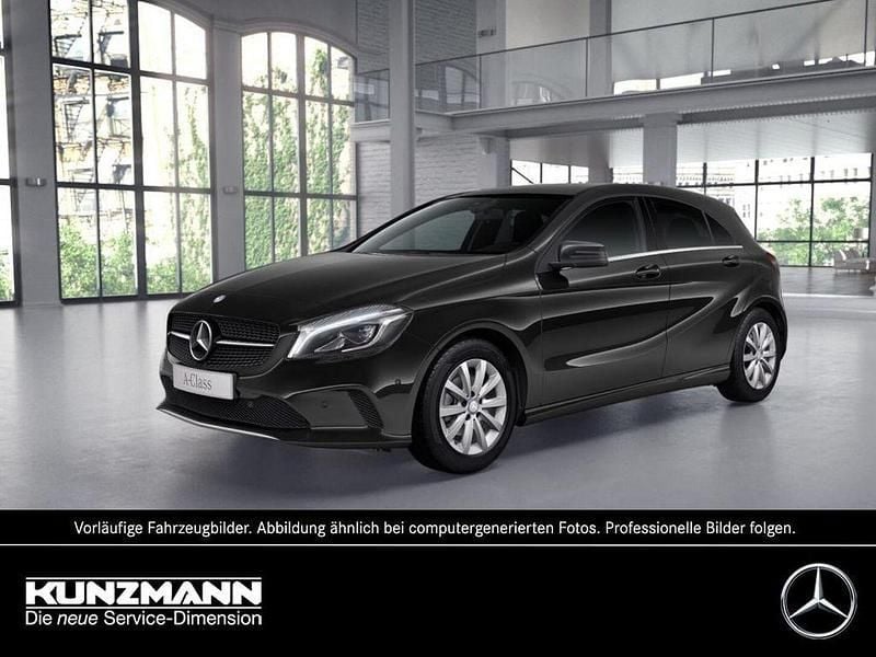 Nachtschwarz Gebraucht 2016 Mercedes A180 Style Limousine | 14.870 € (Fairer Preis) - Bild 1/4