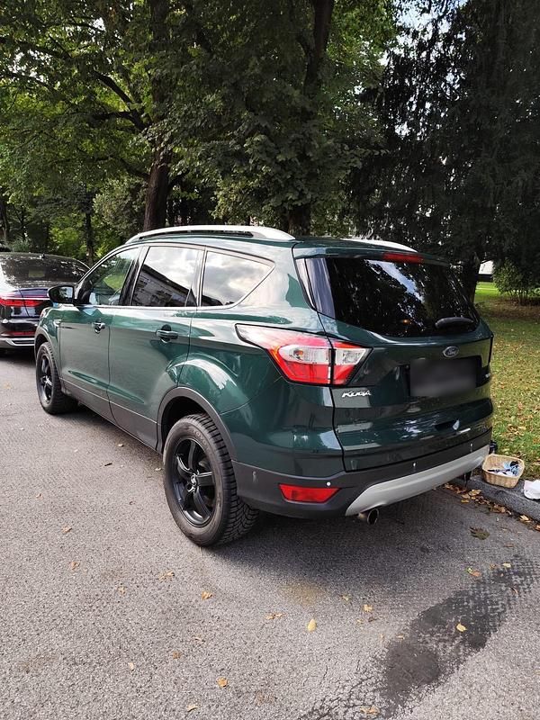 Gebraucht Ford Kuga 2017 Grün SUV