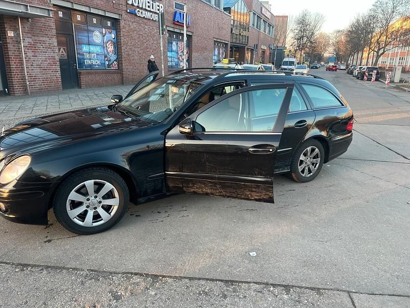 Gebraucht Mercedes E220 170 PS (125 kW) 2007 Schwarz Kombi