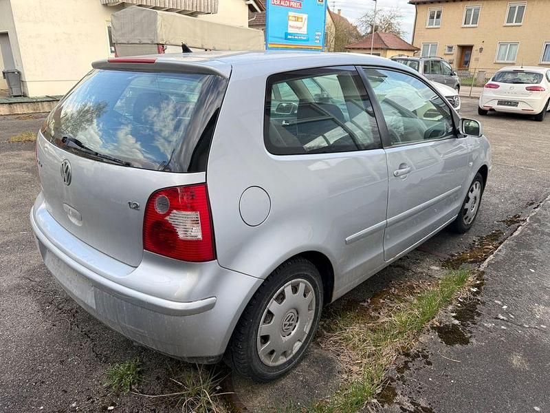 Second-hand VW Polo Basis 64 CP (47 kW) 2002 Argintiu Berlinǎ