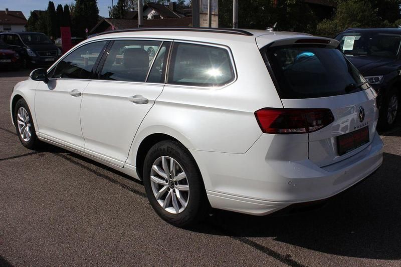 Gebraucht VW Passat Business 150 PS (110 kW) 2022 Weiß Kombi