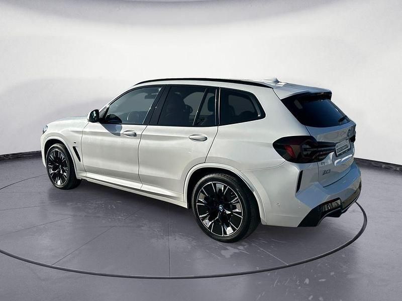 Gebraucht BMW iX3 Impressive 210 kW (286 PS) 2023 Weiß SUV