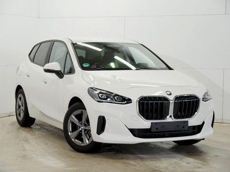 Gebraucht BMW 220 Active Tourer Sport Line 170 PS (125 kW) 2024 Weiß Van / Kleinbus