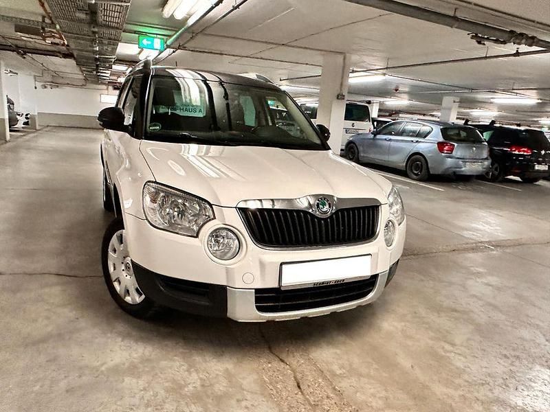 Weiß Gebraucht 2013 Skoda Yeti SUV | 6.399 € (Guter Preis) - Bild 1/4
