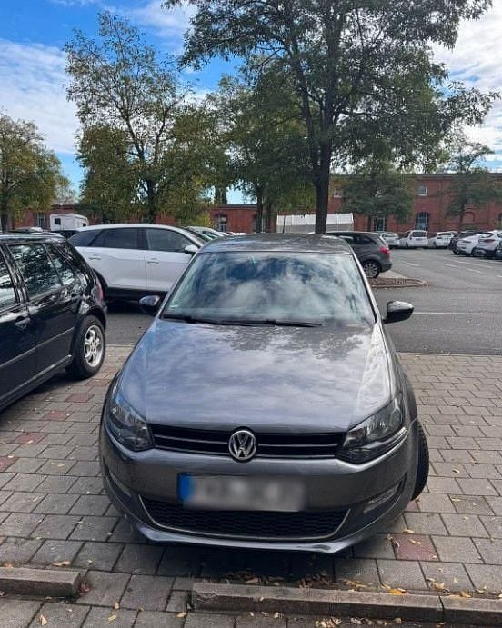 Grau Gebraucht 2011 VW Polo Trendline Limousine | 4.000 € (Guter Preis) - Bild 1/4