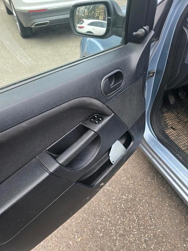 Gebraucht Ford Fiesta 69 PS (50 kW) 2005 Blau Kleinwagen