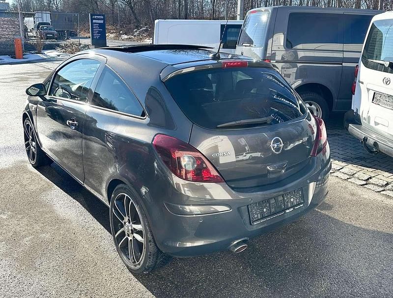 Gebraucht Opel Corsa Color Edition 101 PS (74 kW) 2014 Plat.anthr./rogrey/0j:silbergr Kleinwagen