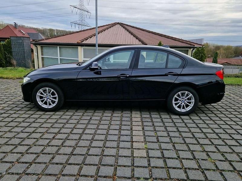 Gebraucht BMW 316 136 PS (100 kW) 2014 Black sapphire metallic Limousine