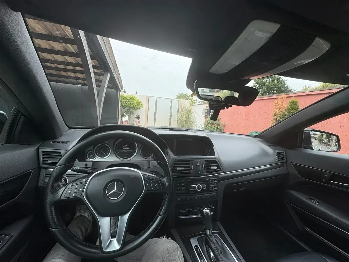 Gebraucht Mercedes E220 184 PS (135 kW) 2012 Schwarz Cabrio