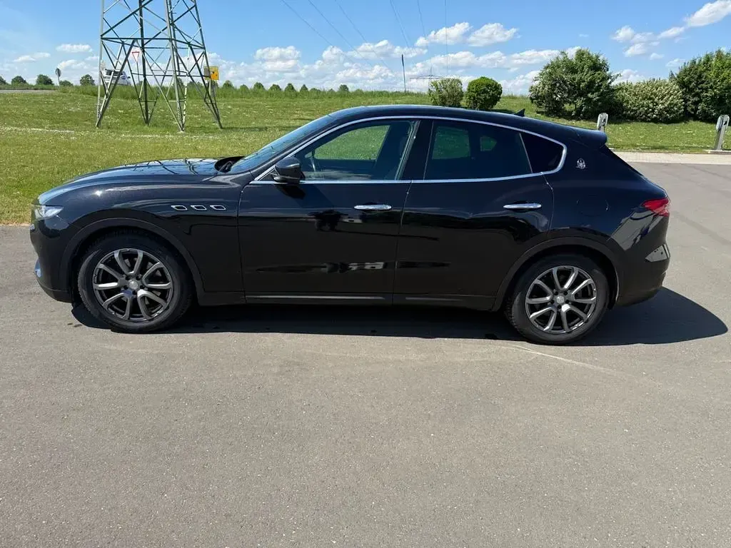 Gebraucht Maserati Levante 275 PS (202 kW) 2019 Schwarz SUV