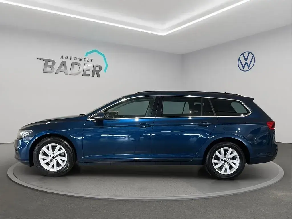 Gebraucht VW Passat Business 150 PS (110 kW) 2022 Aquamarinblau metallic Kombi