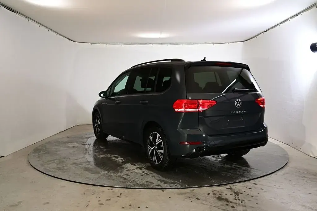 Gebraucht VW Touran Highline 150 PS (110 kW) 2026 Grau Van / Kleinbus