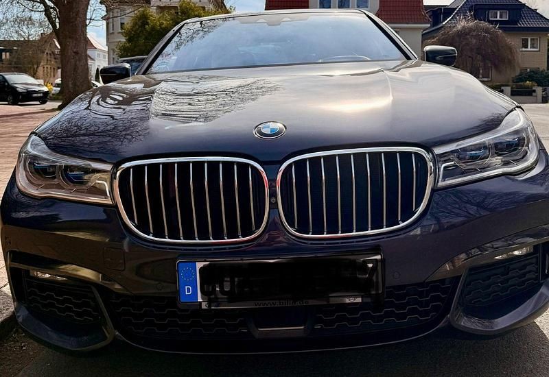 Gebraucht BMW 750 Efficient Dynamics 449 PS (330 kW) 2017 Blau Limousine