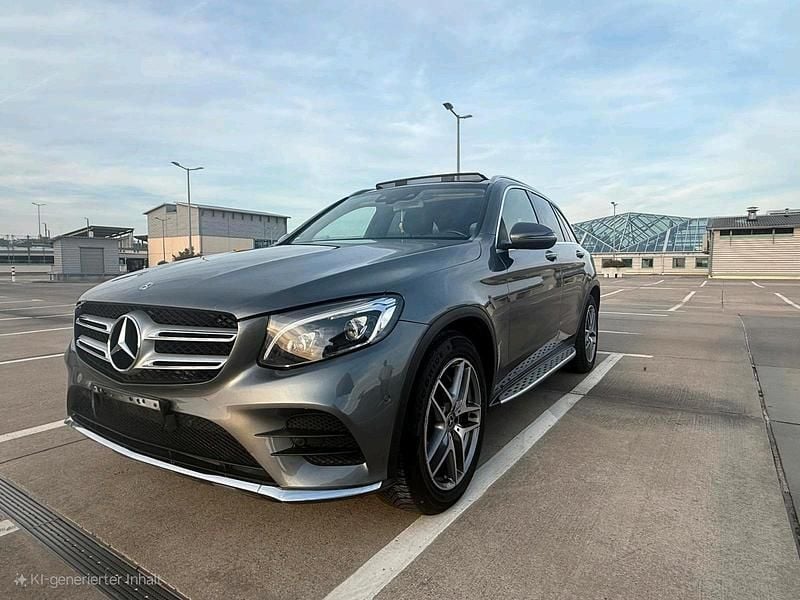 Grau Gebraucht 2017 Mercedes GLC250 AMG line SUV | 23.000 € (Guter Preis) - Bild 1/4