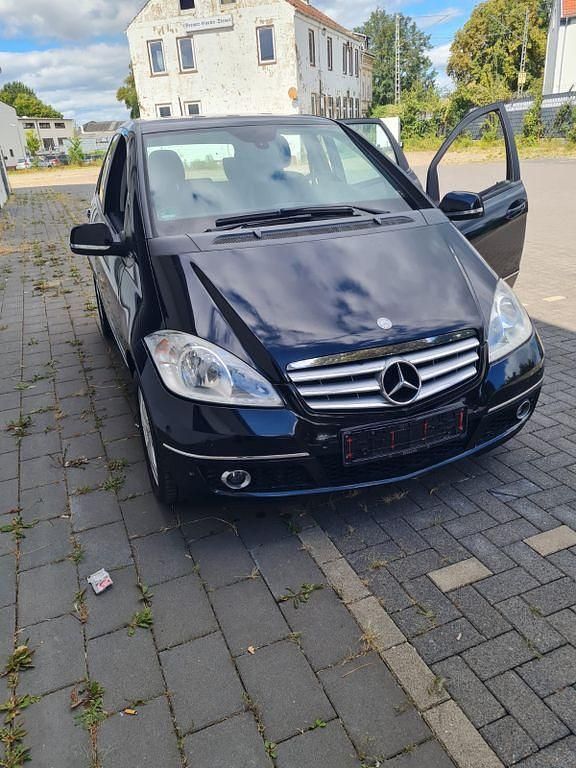Schwarz Gebraucht 2010 Mercedes A180 Avantgarde Kleinwagen | 3.500 € (Guter Preis) - Bild 1/4