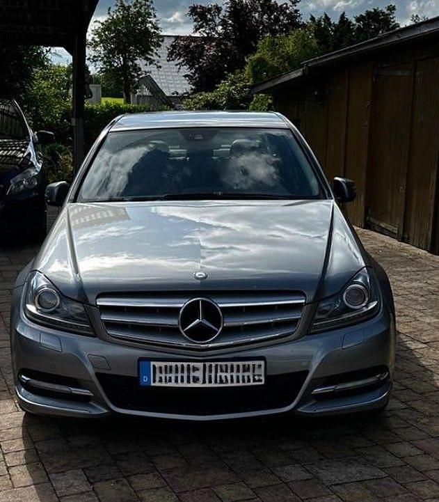 Gebraucht Mercedes C200 Avantgarde 184 PS (135 kW) 2012 Grau Limousine