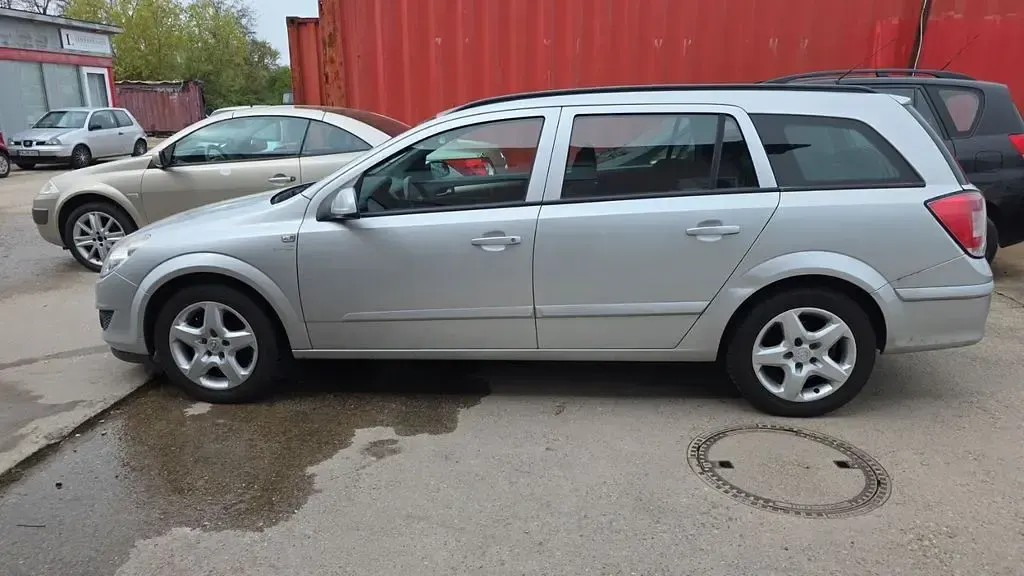 Gebraucht Opel Astra Edition 116 PS (85 kW) 2008 Silber Limousine