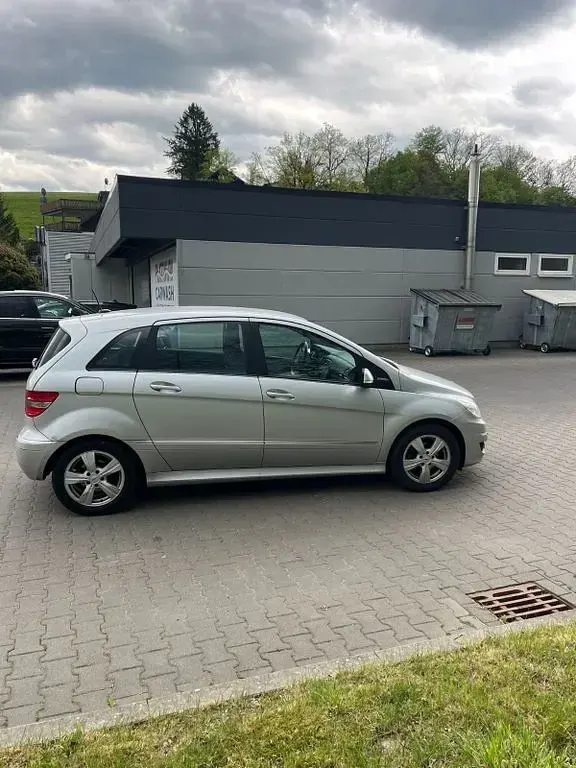 Gebraucht Mercedes B160 95 PS (69 kW) 2009 Silber Van / Kleinbus