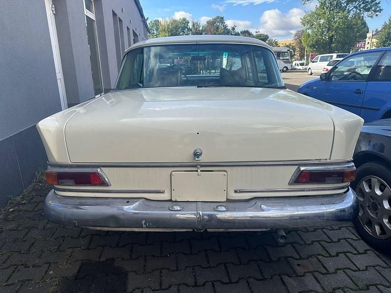 Gebraucht Mercedes 200 54 PS (39 kW) 1968 Weiß Limousine
