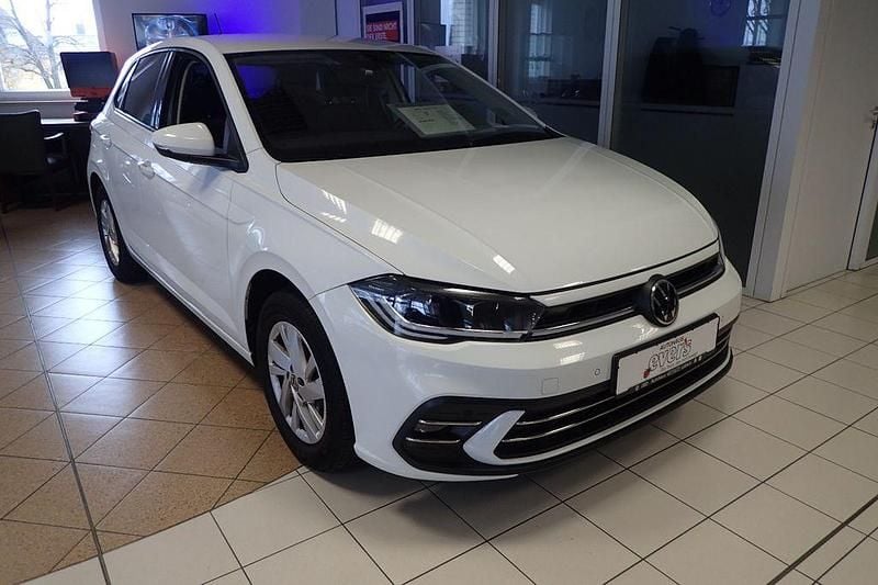 Gebraucht VW Polo Style 95 PS (69 kW) 2023 Purewhite Kleinwagen