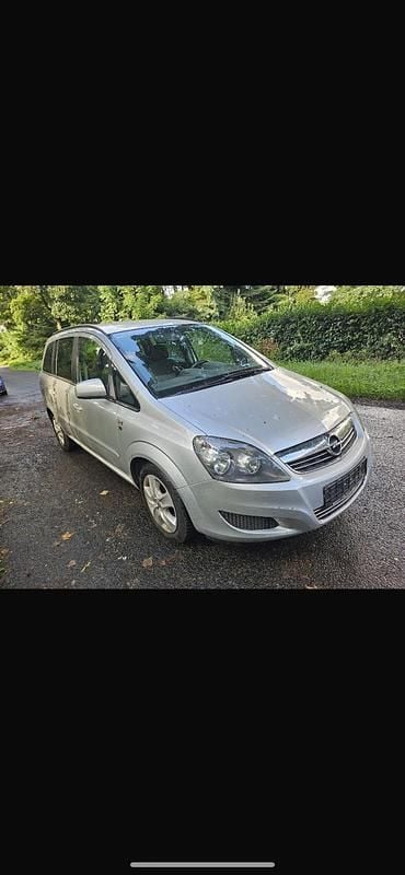 Silber Gebraucht 2011 Opel Zafira Van / Kleinbus | 2.900 € (Superpreis) - Bild 1/4