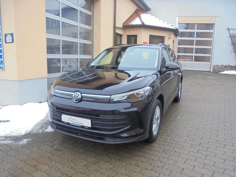 Gebraucht VW Tiguan 131 PS (96 kW) 2024 Schwarzmetallic SUV