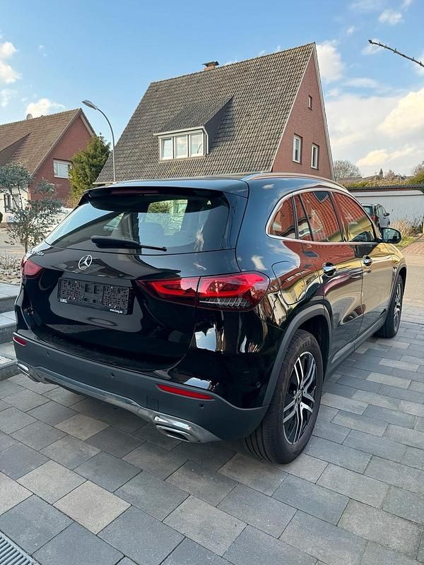 Gebraucht Mercedes GLA250 218 PS (160 kW) 2021 Schwarz SUV