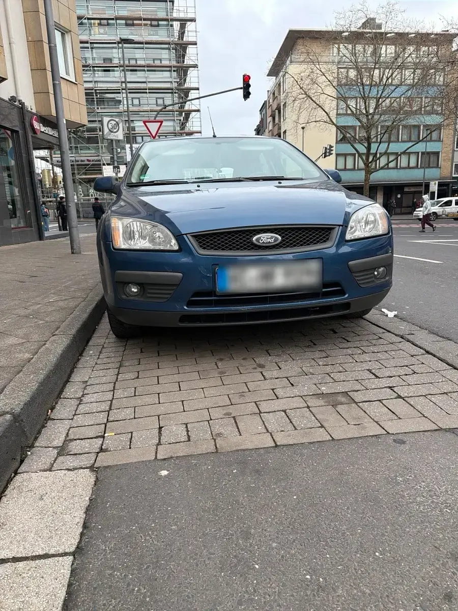 Gebraucht Ford Focus 101 PS (74 kW) 2008 Blau Kleinwagen