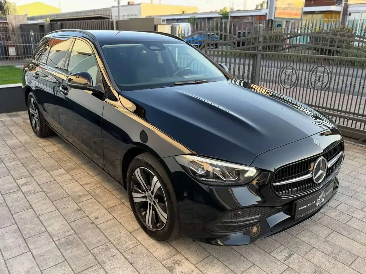 Gebraucht Mercedes C220 Avantgarde 200 PS (147 kW) 2022 Schwarz/baltic black Kombi