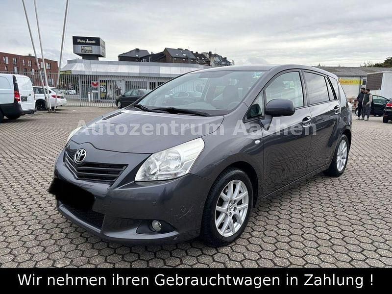 Grau Gebraucht 2012 Toyota Verso Travel Van / Kleinbus | 4.990 € (Guter Preis) - Bild 1/4