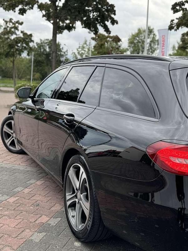 Gebraucht Mercedes E220 Avantgarde 194 PS (142 kW) 2018 Kombi