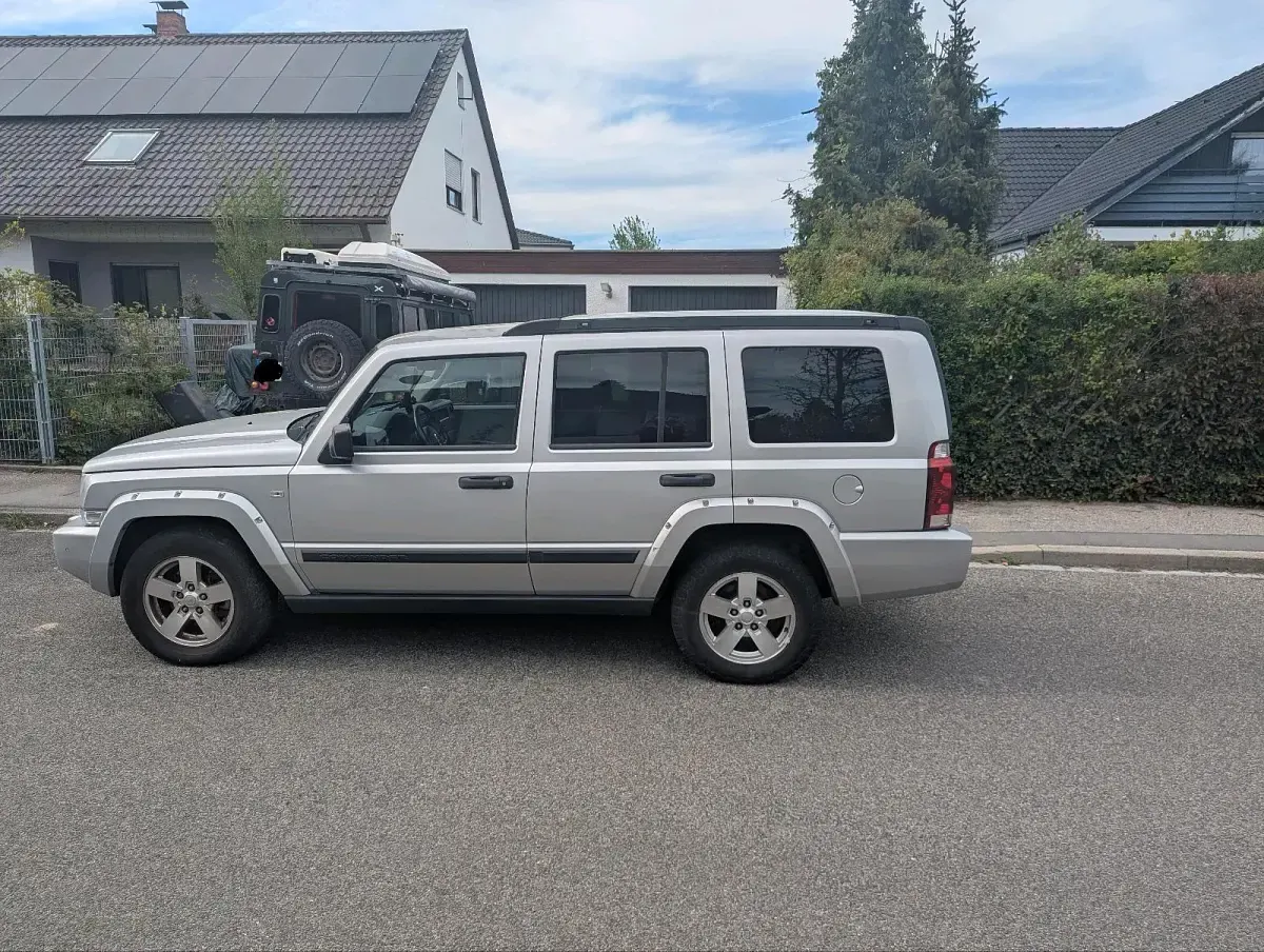 Second-hand Jeep Commander 208 CP (152 kW) 2007 Argintiu SUV
