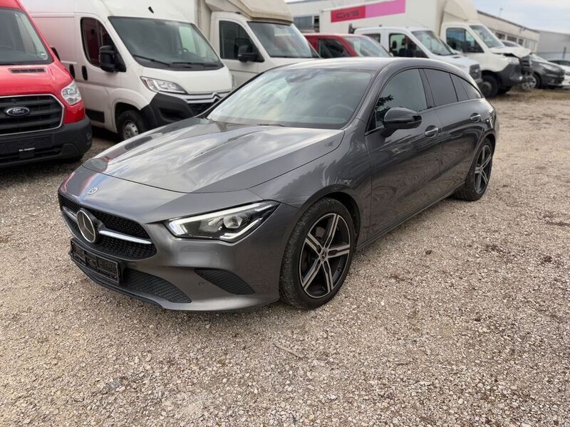 Grau Gebraucht 2020 Mercedes CLA200 Shooting Brake Kombi | 18.990 € - Bild 1/4