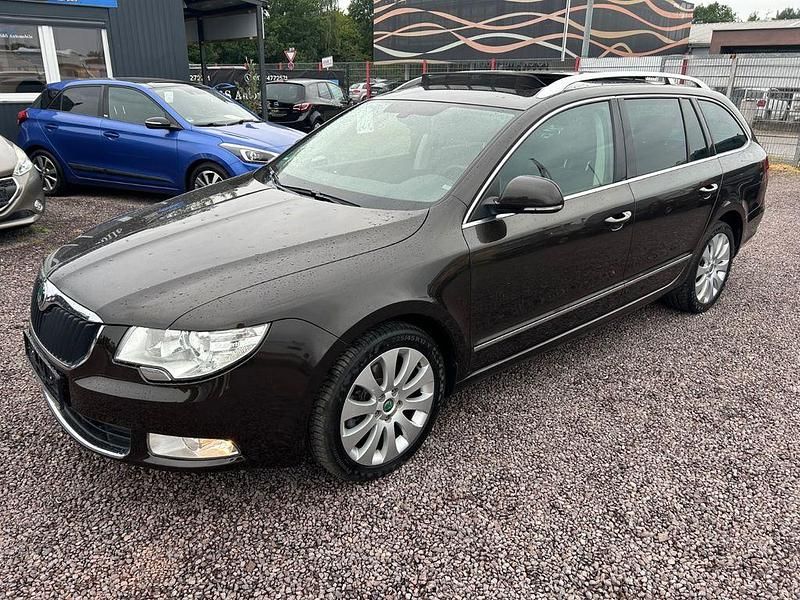 Braun Gebraucht 2012 Skoda Superb Elegance Limousine | 7.450 € (Fairer Preis) - Bild 1/4