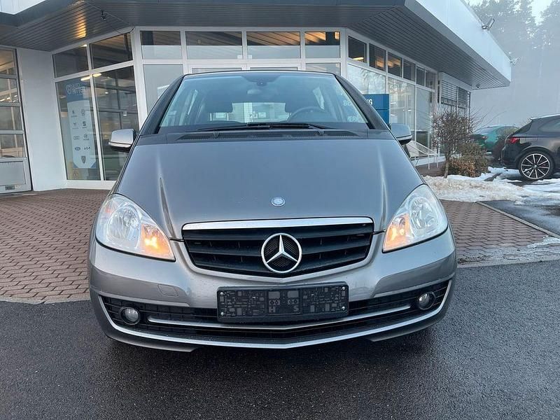 Gebraucht Mercedes A180 116 PS (85 kW) 2010 Mountaingrau  met. (metallic) Limousine